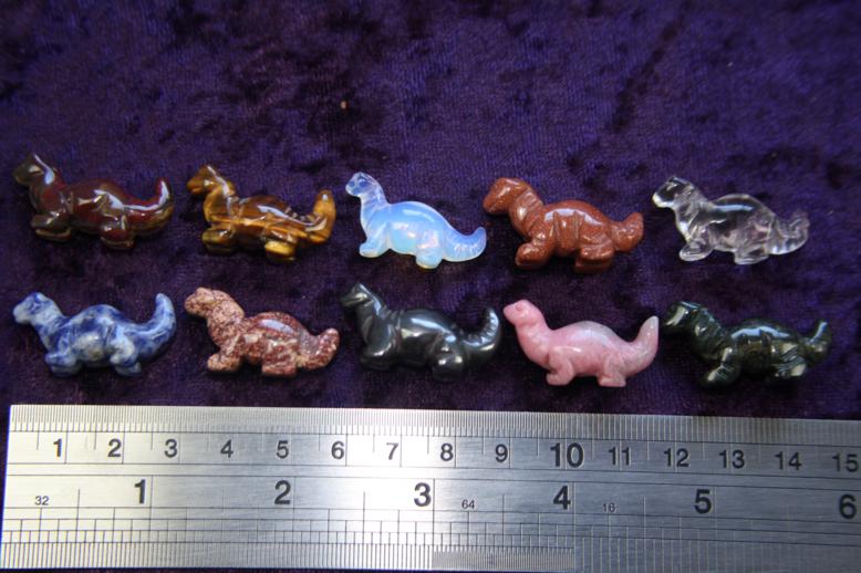 Figurine - Dinosaur - Brontosaurus - Mixed Stones